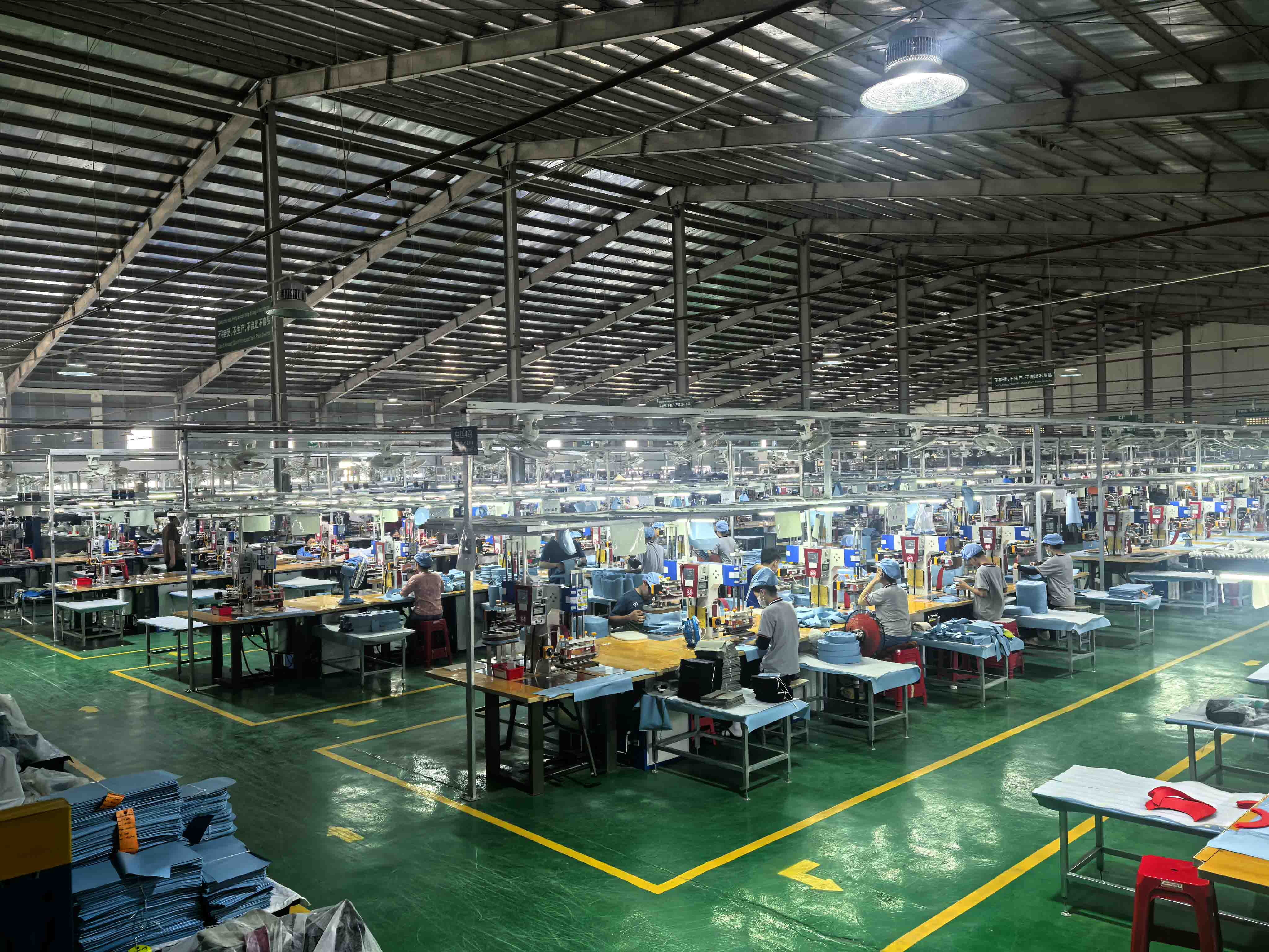 Usine de refroidisseurs souples au Vietnam : chaîne de production de Sealock à Ho Chi Minh-Ville